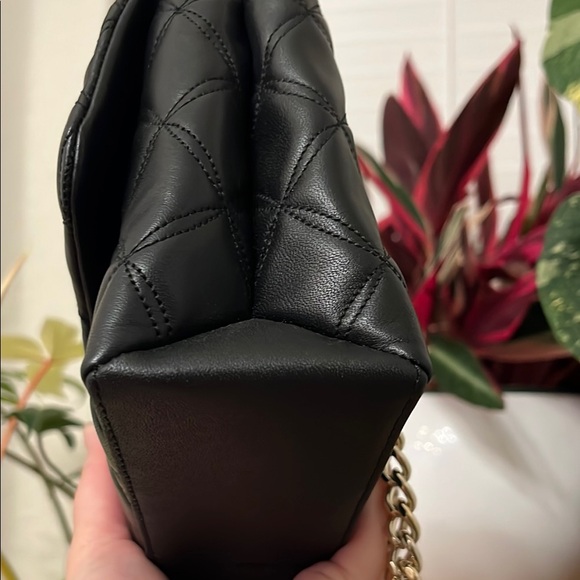 🚨SOLD ELSEWHERE🚨Kate Spade New York Black Quilted Shoulder Bag with Gold Chain - Picture 8 of 14
